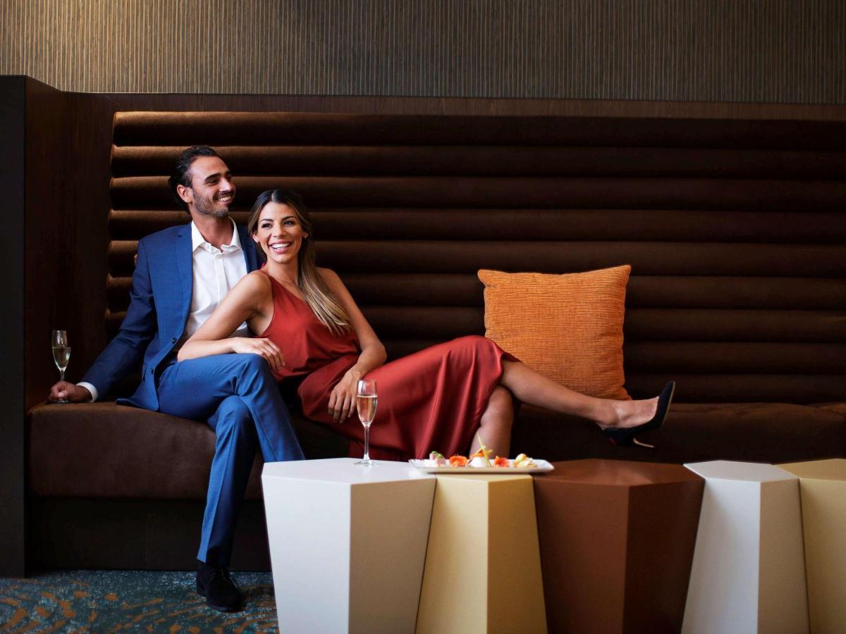 ホテル プルマン ロトルア エクステリア 写真 The Lounge at the Ritz-Carlton, DIFC