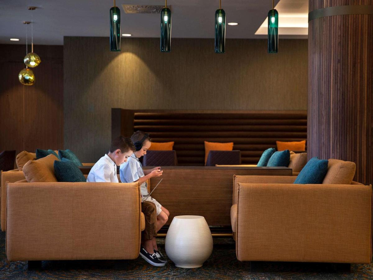 ホテル プルマン ロトルア エクステリア 写真 The lounge at the airport