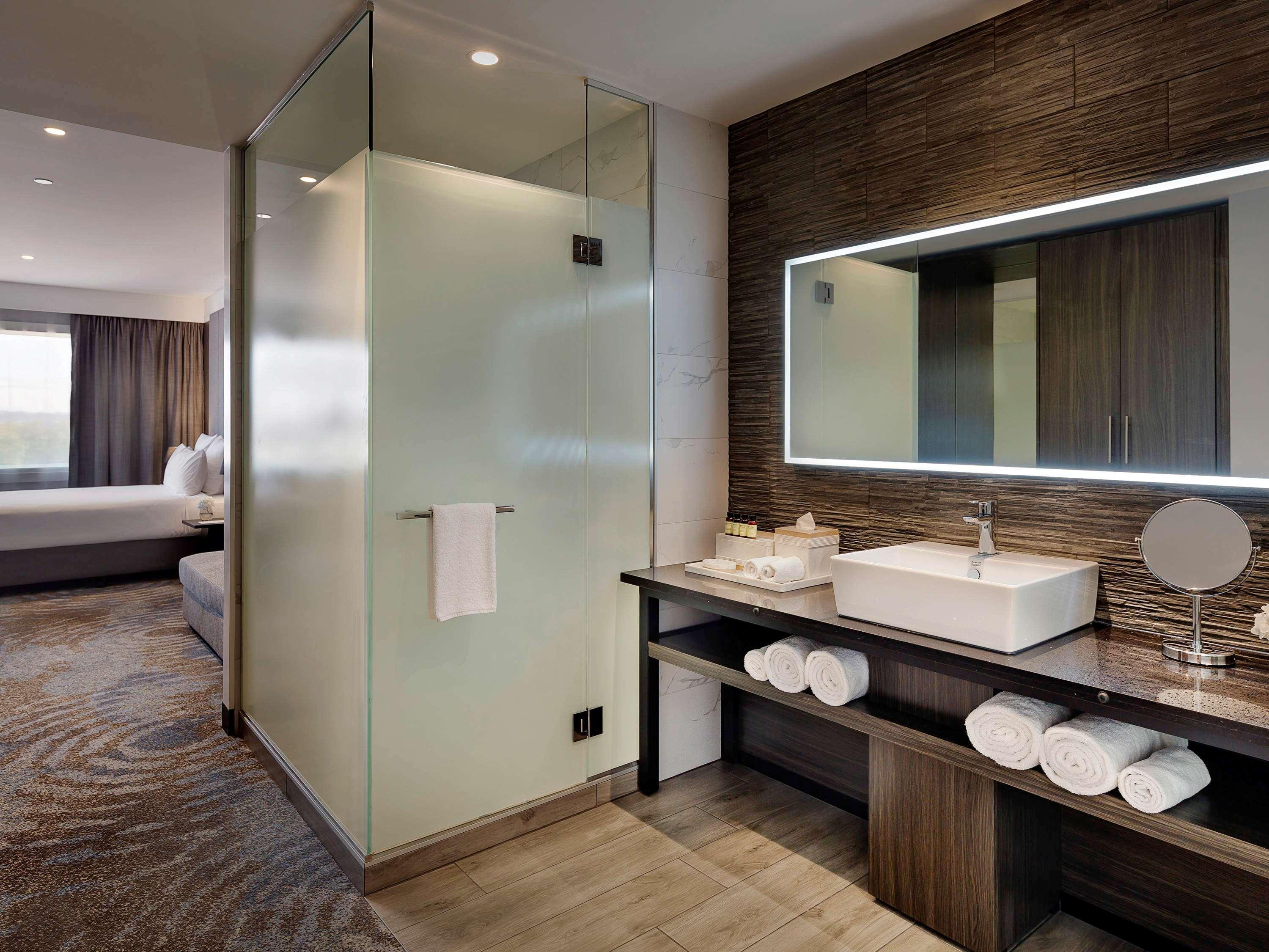 ホテル プルマン ロトルア エクステリア 写真 A bathroom at the hotel
