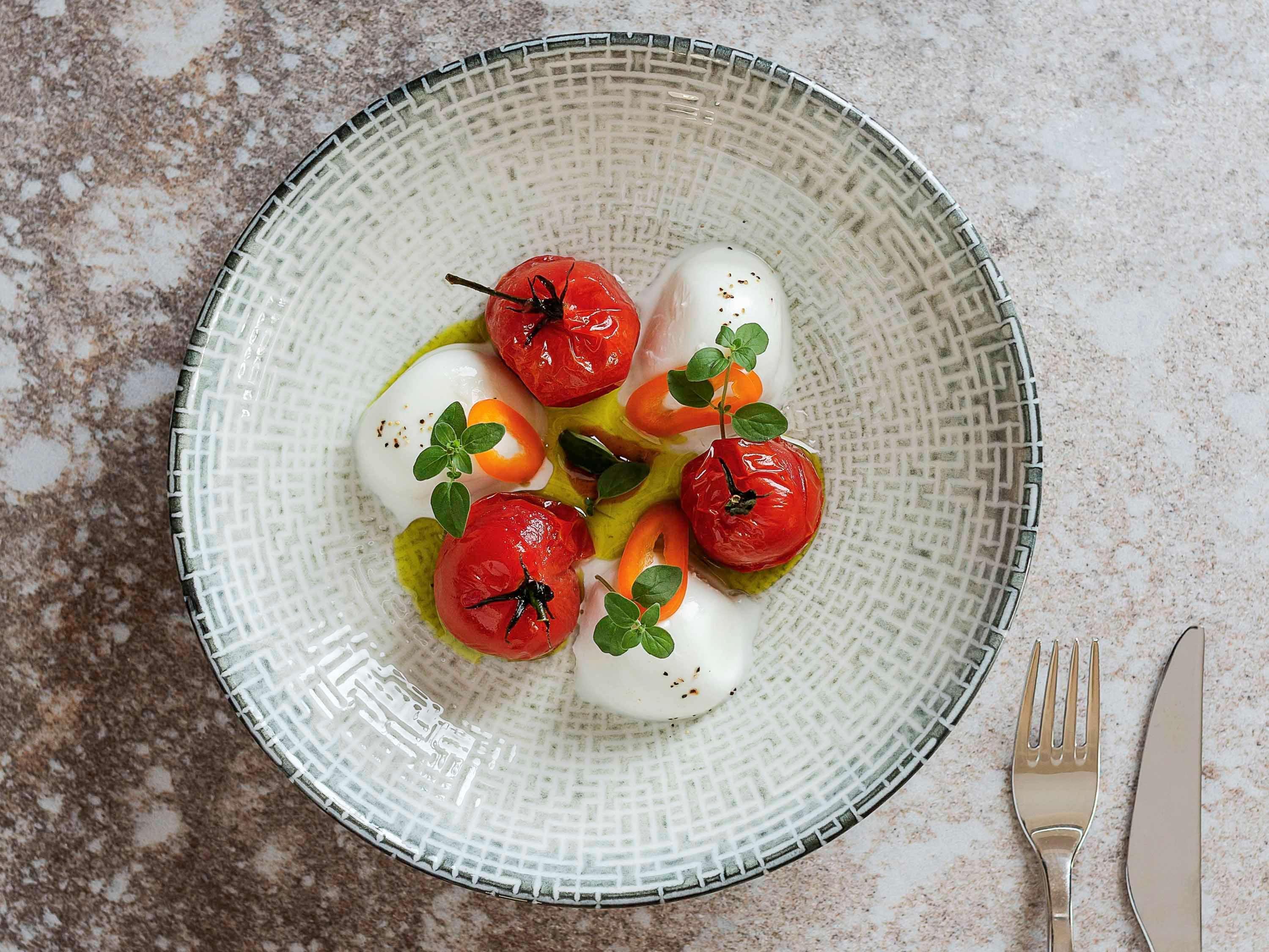 ホテル プルマン ロトルア エクステリア 写真 A salad of mozzarella, tomatoes and peppers